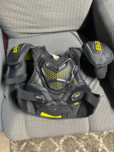 Men's Medium Intermediate Bauer Supreme 3S Shoulder Pads (Used)
