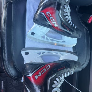 2025 CCM JetSpeed FT870 Hockey Skates Regular Width 9 (Used)