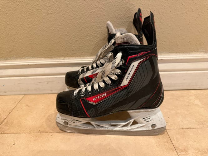 2015 CCM JetSpeed 280 Hockey Skates Regular Width Size 5 (Used)