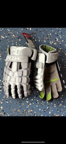 Youth small lacrosse Maverik Lacrosse Gloves 10" (New)