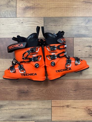 Mondo 24 & 24.5 Unisex Tecnica Firebird All Mountain Ski Boots 90 Flex (like new w/box)