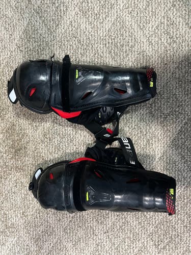 Intermediate Bauer Vapor 14" Shin Pads (Used)