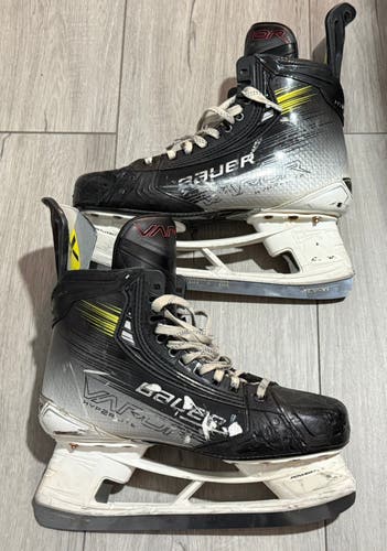 2023 Bauer Vapor Hyperlite 2 Hockey Skates 9 (Used)