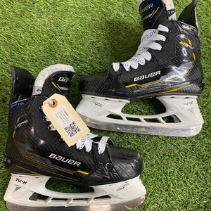 Intermediate Bauer Supreme M5 Pro Hockey Skates Size 4 (Used)