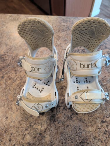 Medium Burton Citizen Snowboard Bindings All Mountain (Used)