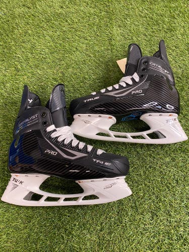 Senior True Catalyst Pro Hockey Skates Regular Width 9 (New)