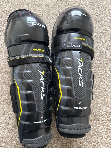 (NEW) Senior CCM Tacks 6052 15" Shin Pads