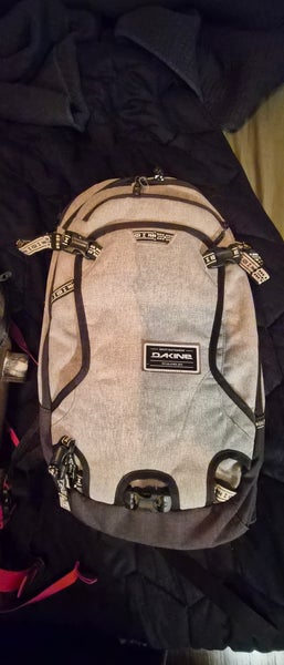 Dakine Heli pro backpack 12 L