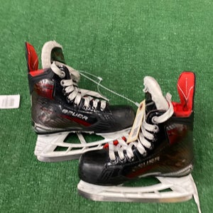 Youth Bauer Vapor X5 Pro Hockey Skates Regular Width 12 (Used)