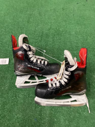 Youth Bauer Vapor X5 Pro Hockey Skates Regular Width 12 (Used)