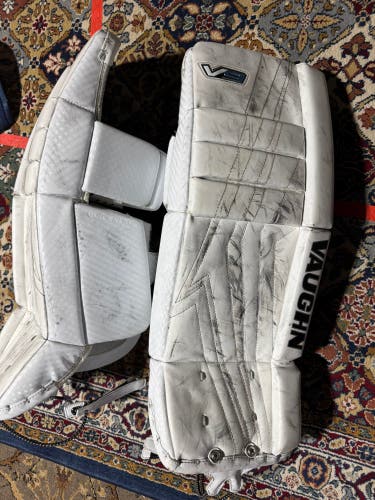 24" Vaughn Velocity V9 Goalie Leg Pads (Used)
