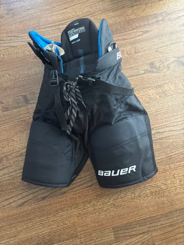 Men's Intermediate Medium Bauer HP Pro Hockey Pants (Used)