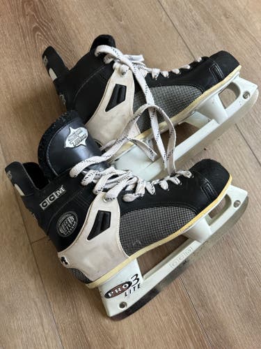 CCM Custom Black Tacks Hockey Skates Mens 10 (Used)