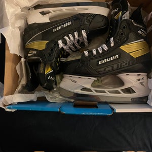 2023 Bauer Supreme Ultrasonic Hockey Skates Size 4 (New)