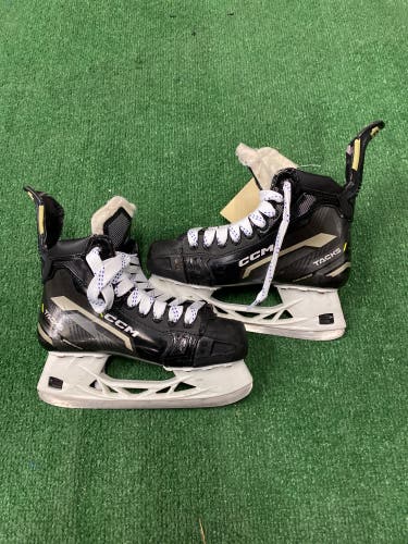 Intermediate CCM Tacks AS580 Hockey Skates Regular Width Size 5 (Used)