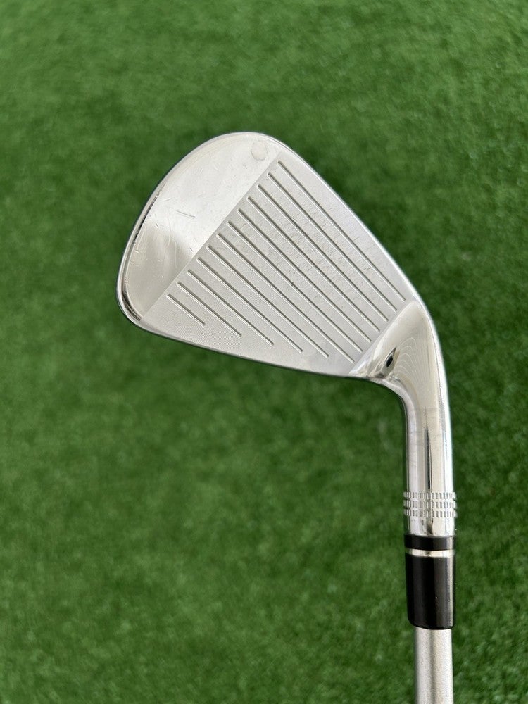 Série de fers Staff Model Blade 2024 Wilson