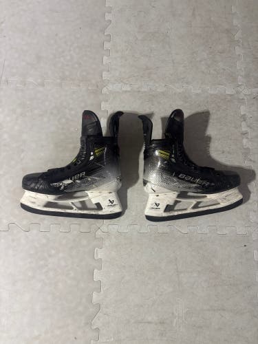 2023 Bauer Vapor Hyperlite 2 Hockey Skates 7 (Used)