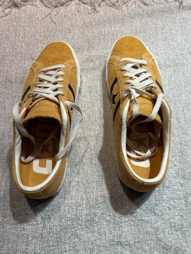 Men's Size M 10.5 (W 11.5) Converse Shoes (Used)