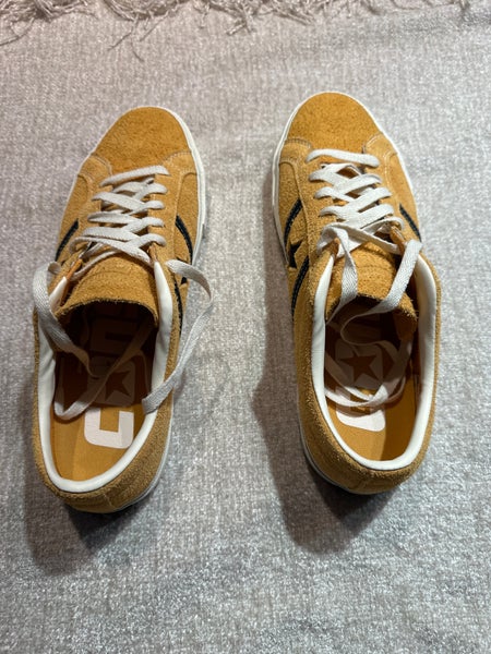 Men's Size M 10.5 (W 11.5) Converse Shoes (Used)