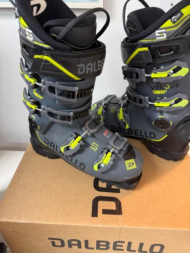 Mondo 26 & 26.5 Men's Dalbello All Mountain VELOCE 110 GW Ski Boots Medium Flex (Used)