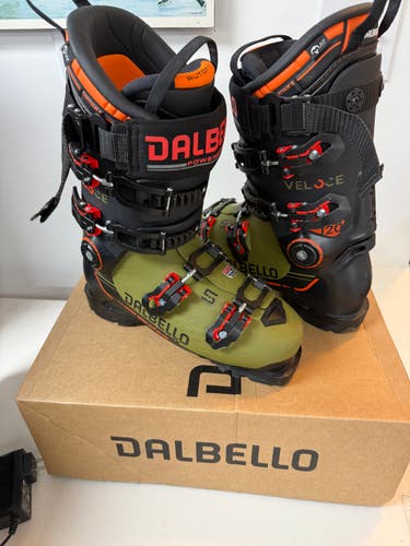 Mondo 26 & 26.5 Men's Dalbello All Mountain VELOCE 120 GW Ski Boots Stiff Flex (Used)