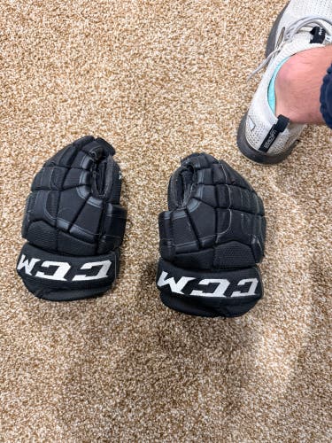 CCM C300 Gloves 11" (Used)