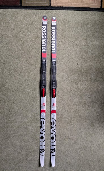Classic Unisex Rossignol EVO Cross Country Skis With Bindings (Used)