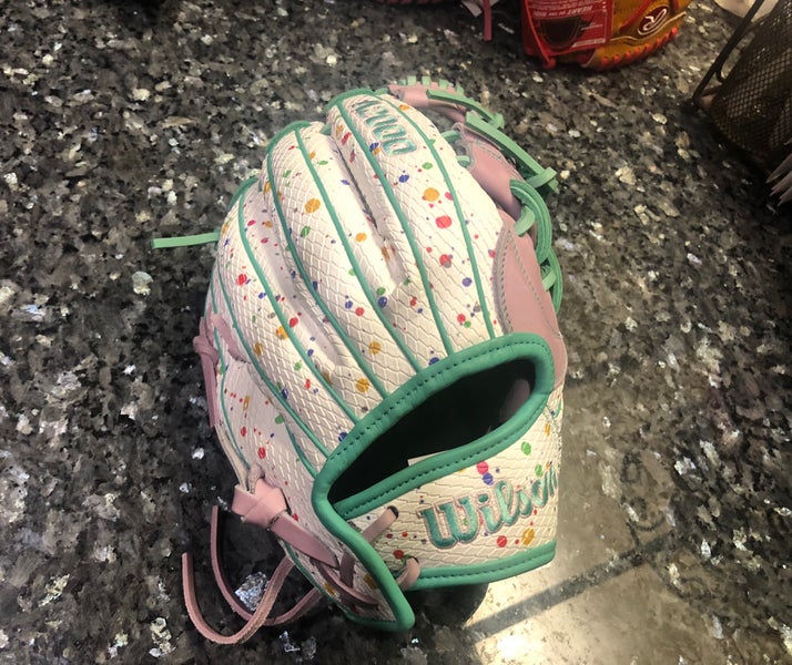 NEW 2025 WILSON A2000 H12 RHT 12 FAST-PITCH SOFTBALL GLOVE