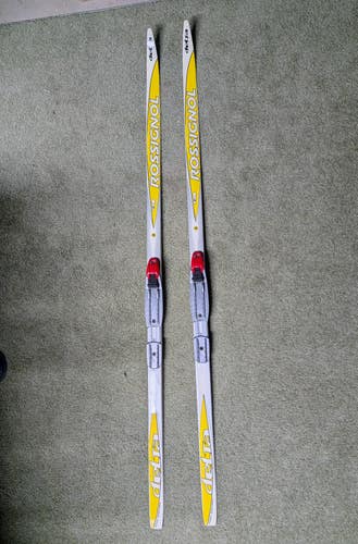 Classic Unisex Rossignol Cross Country Skis With Bindings (Used)