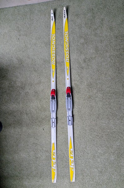 Classic Unisex Rossignol Cross Country Skis With Bindings (Used)