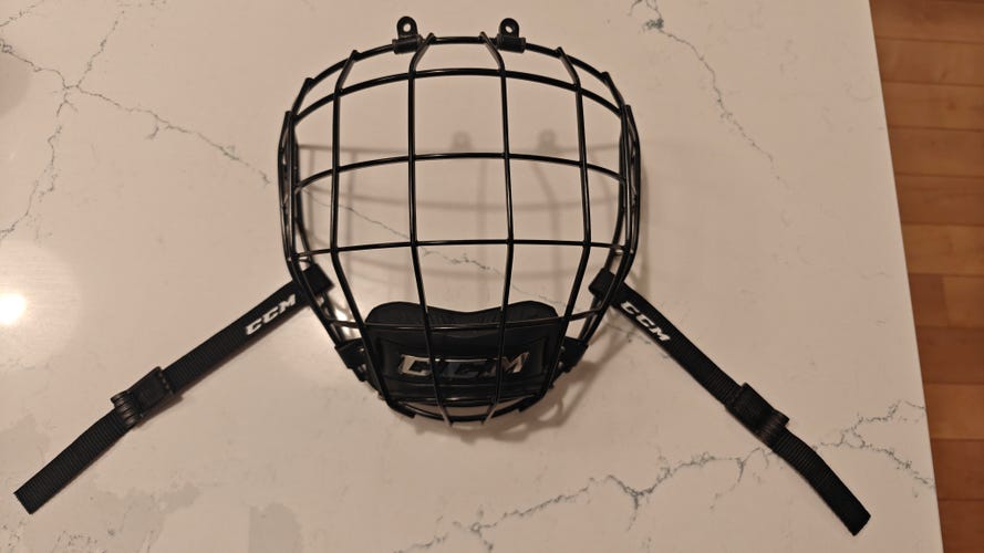 Medium CCM FM680 Full Cage (Used)