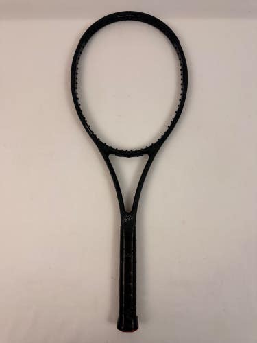 Wilson Pro Staff RF97 V11, 4 3/8 Excellent 9/10