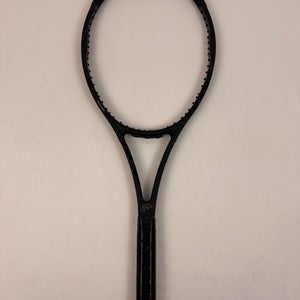 Wilson Pro Staff RF97 V11, 4 3/8 Excellent 9/10