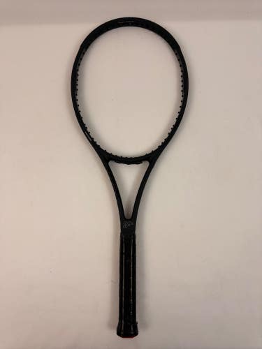 Wilson Pro Staff RF97 V11, 4 3/8 Excellent 9/10