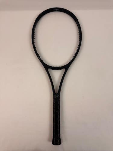 Wilson Pro Staff RF97 V11, 4 3/8 Excellent 9/10