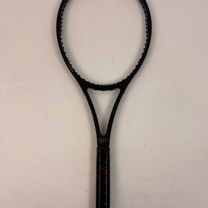 Wilson Pro Staff RF97 V11, 4 3/8 Excellent 9/10