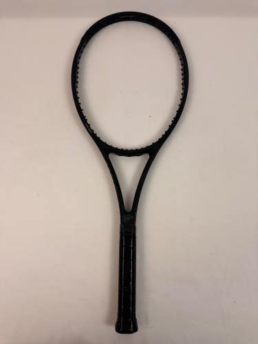 Wilson Pro Staff RF97 V11, 4 3/8 Excellent 9/10