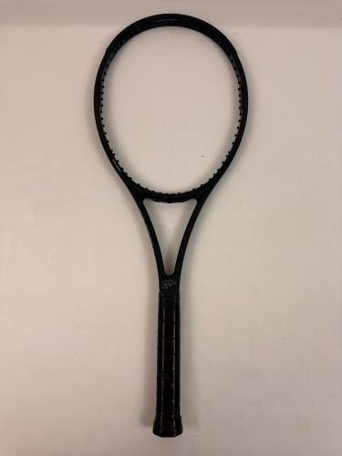 Wilson Pro Staff RF97 V11, 4 3/8 Excellent 9/10