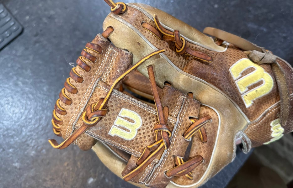 Wilson A2000 RH Infield Baseball Glove 11.5" (Used)