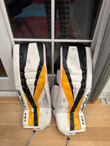 33" True L12.2 Goalie Leg Pads (Used) (HAVE PADSKINZ UNDER THE PADS ARE BLACK AND WHITE!!)