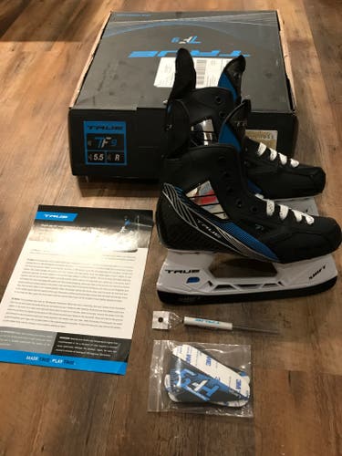 True TF9 Hockey Skates Regular Width Size 5.5 (New)