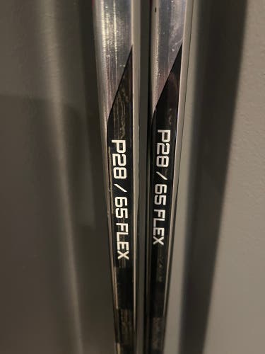 Intermediate Bauer Vapor Hyperlite 2 Right Handed Hockey Stick P28 65 Flex (Used)