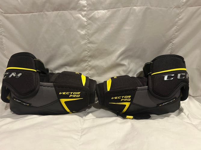 Senior Medium CCM Tacks Vector Pro Elbow Pads (Used)