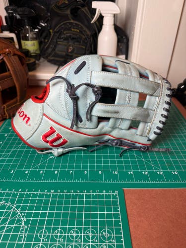 Wilson A2000 RH Baseball Glove 12.5" (Used)