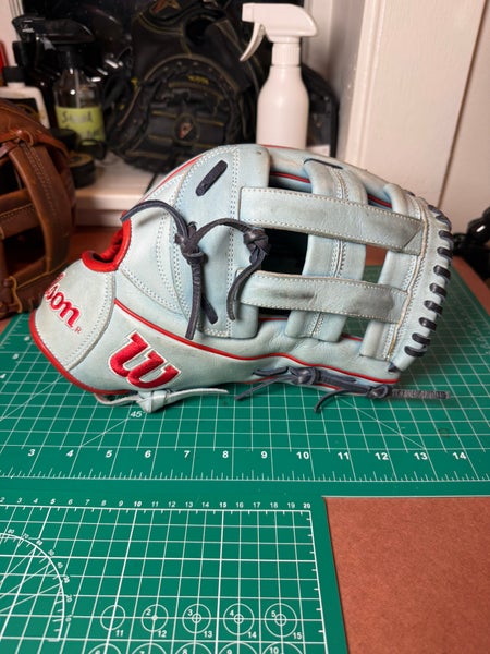 Wilson A2000 RH Baseball Glove 12.5" (Used)