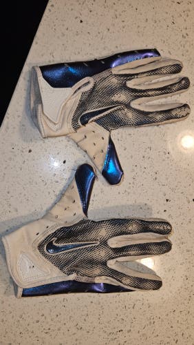 White Small Youth Nike Vapor Jet 7.0 Gloves (Used)
