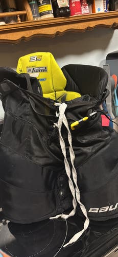 Junior Large Bauer Supreme 3S Pro Hockey Pants (Used)