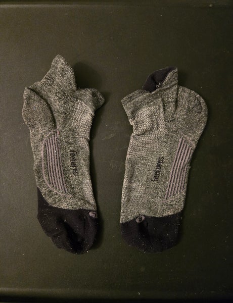 Feetures Men's Grey XL Elite Light Cushion No Show Tab Socks (Used)