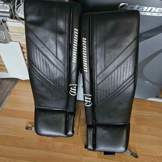 32" Warrior Ritual G6 E+ Goalie Leg Pads (Used)