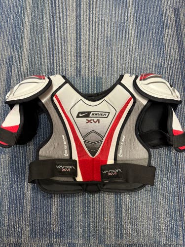 Like New. Bauer Vapor XVI Shoulder Pads (Used)
